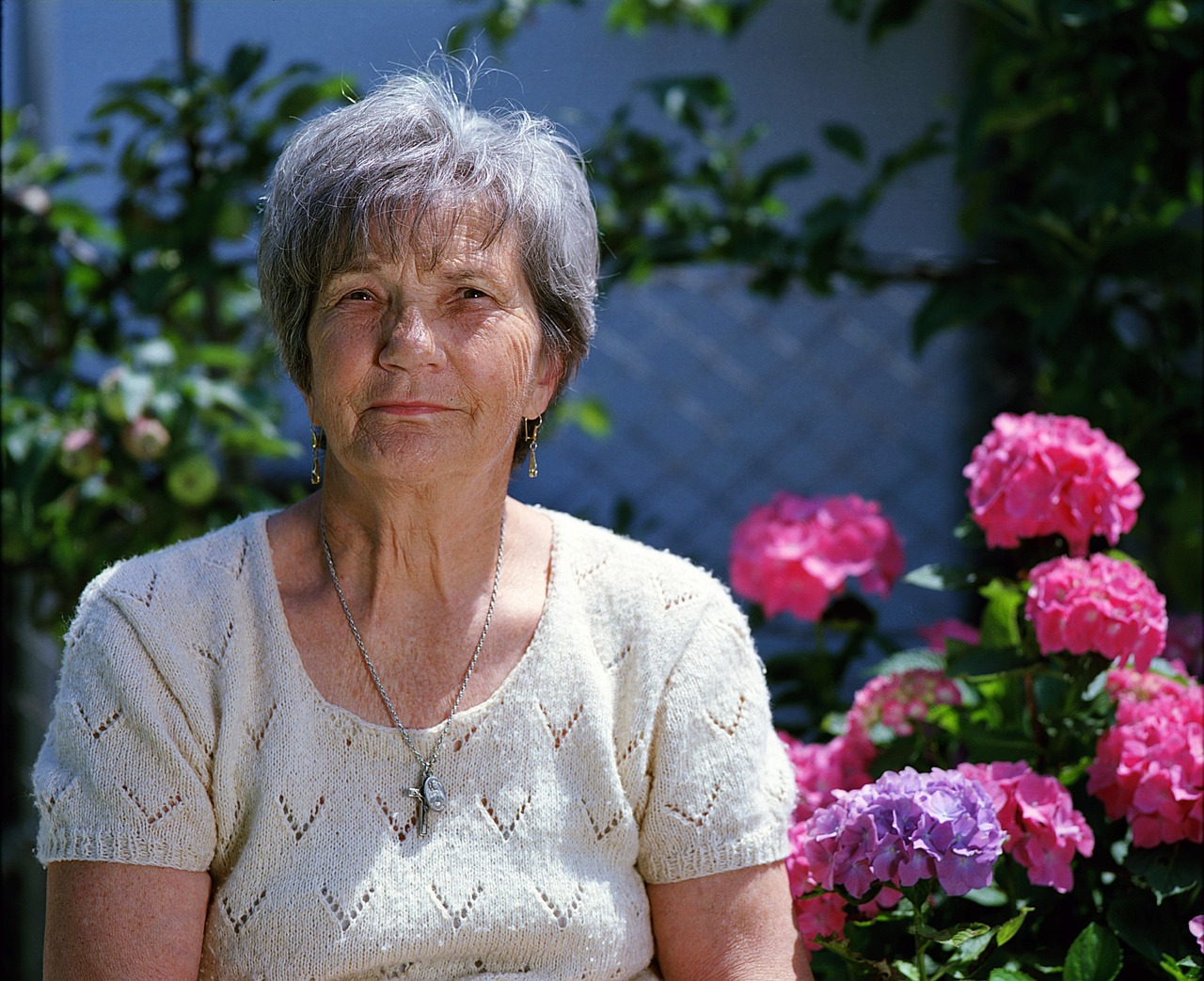 Dental Implants for Older Adults: A Practical Guide to Safety, Benefits and Real-World Concerns