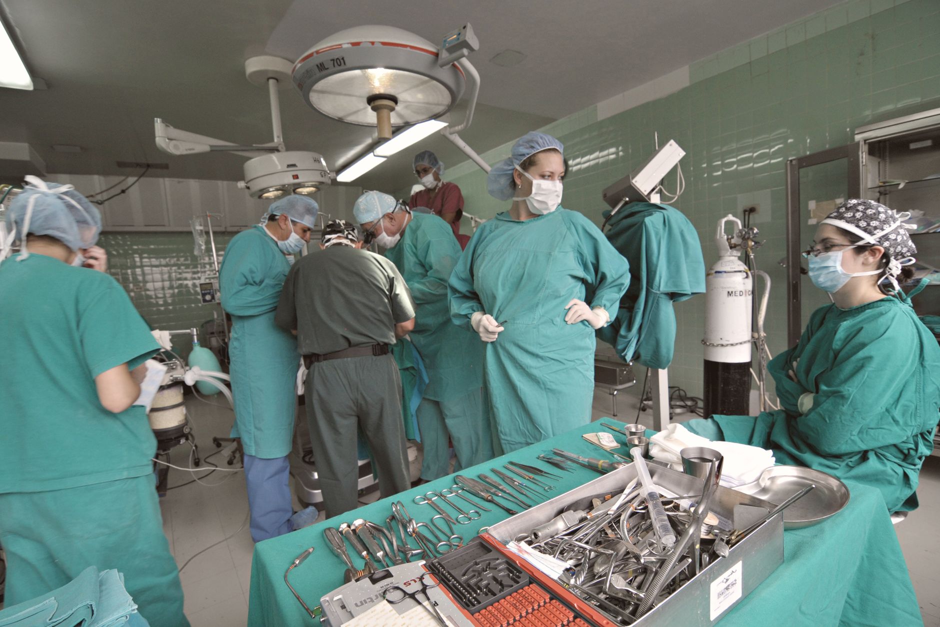 Does Iran have qualified rhinoplasty surgeons?