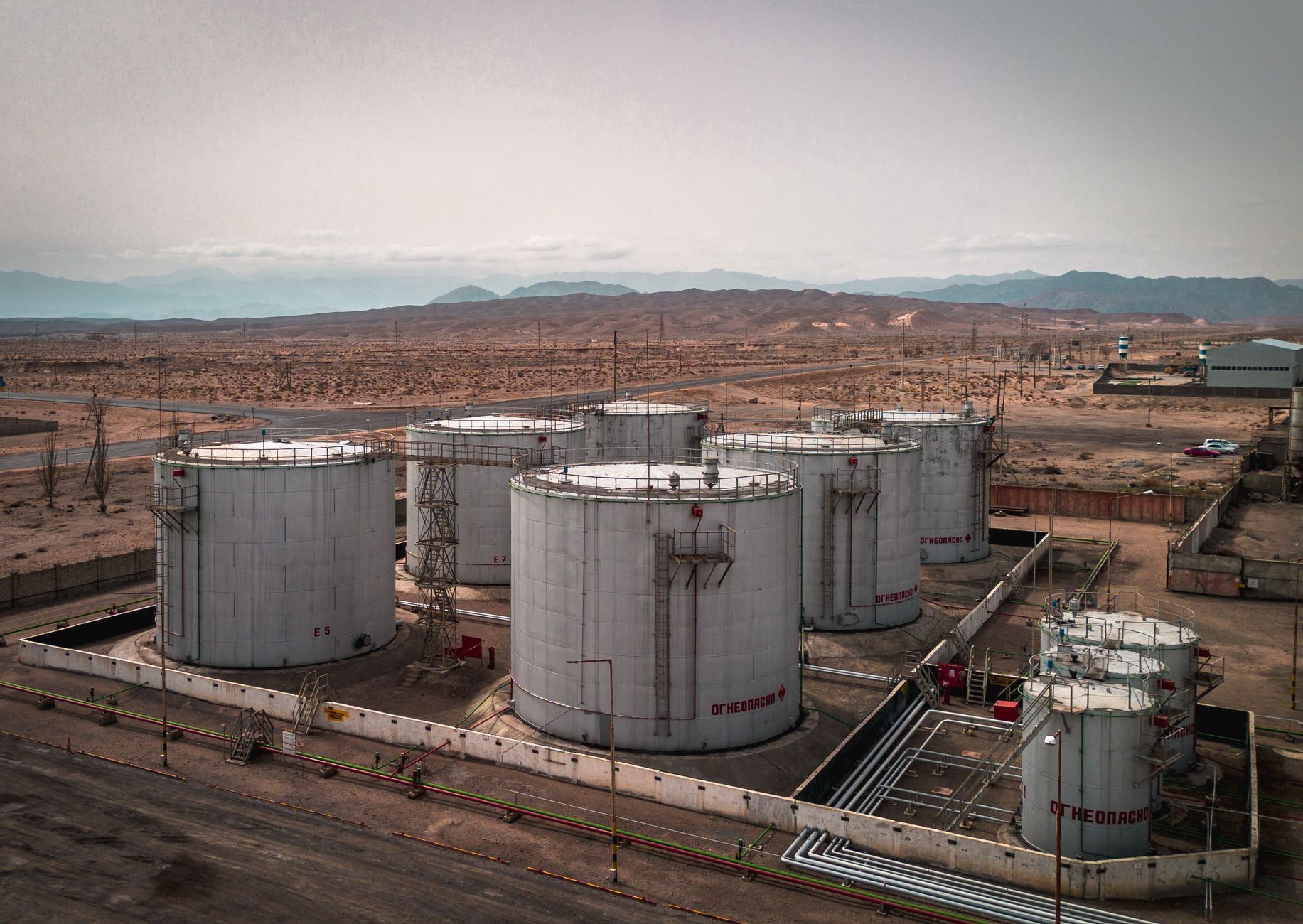 Oil prices surge on Iran war fears