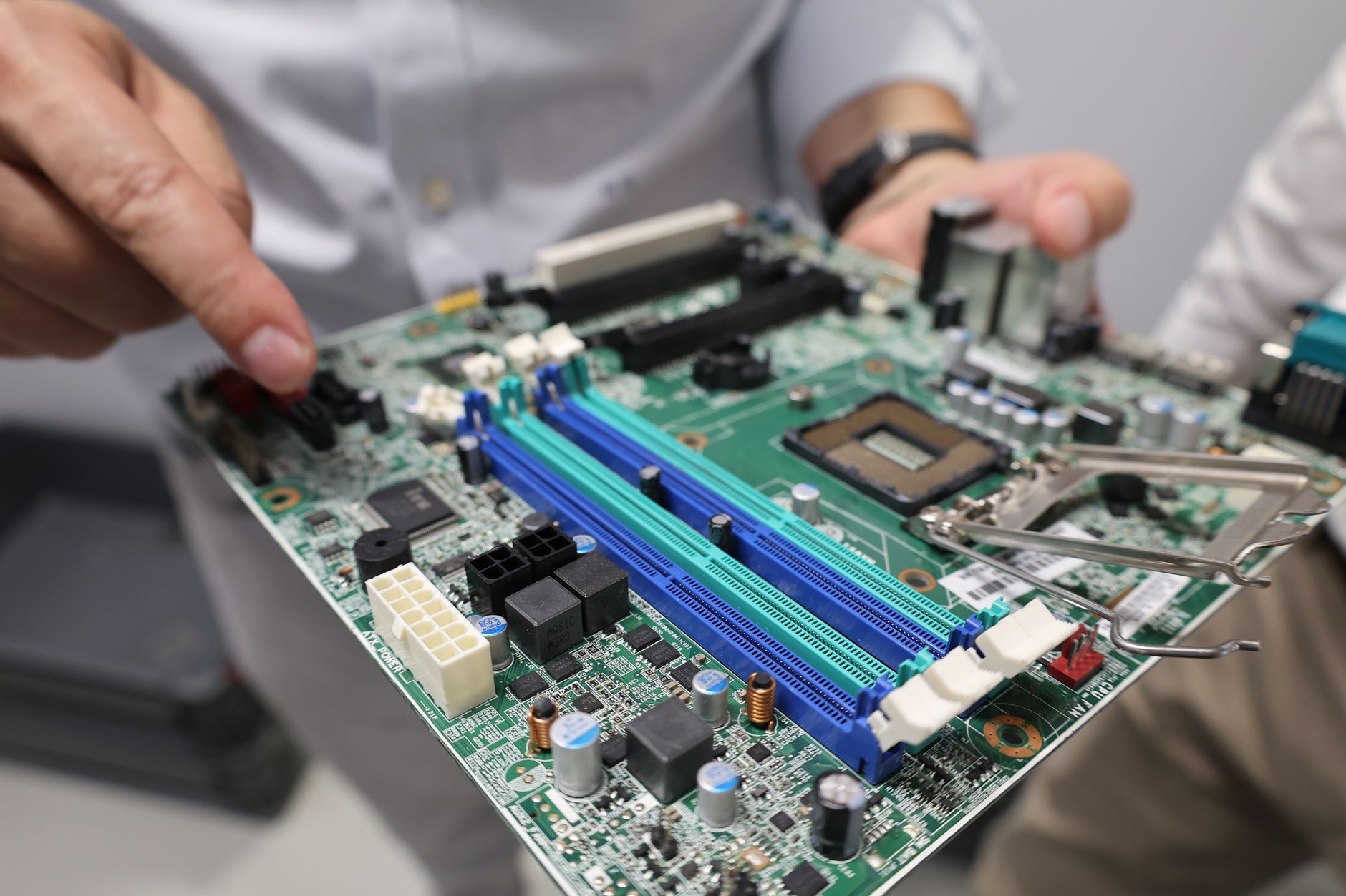 UniSuper posts 10.4% return, backs tech