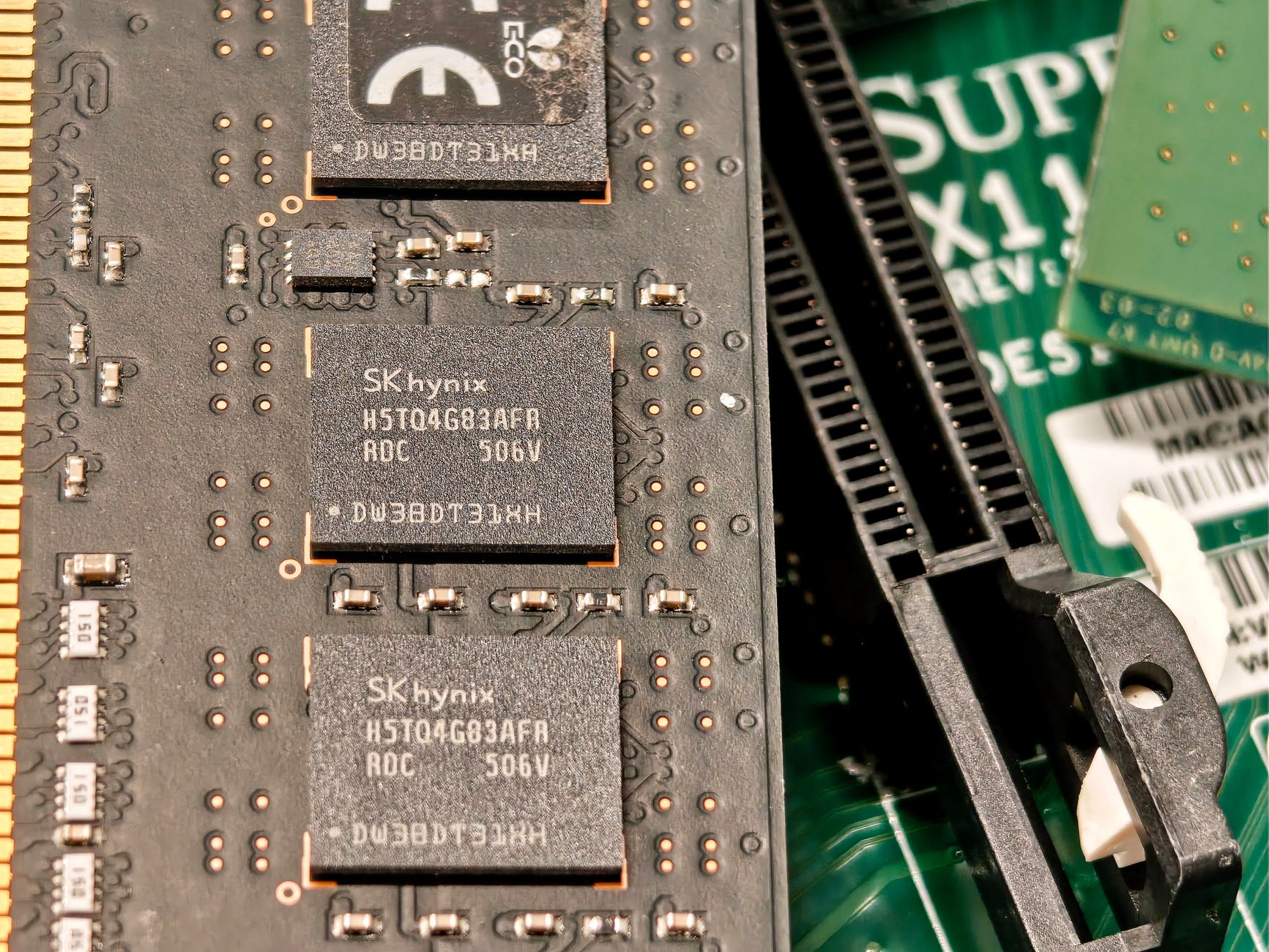 SK Hynix Rally Sparks Chip Profit-Taking on Nasdaq