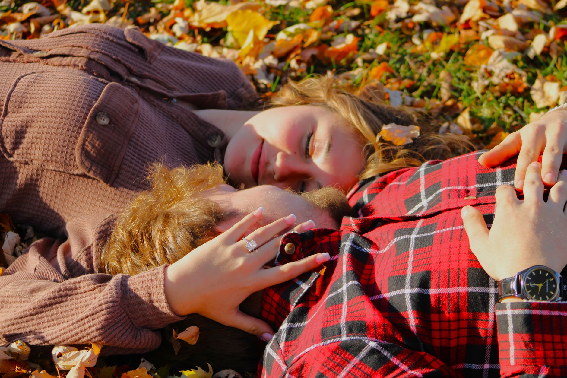 Fall Engagement Photo Ideas with Autumn Themes