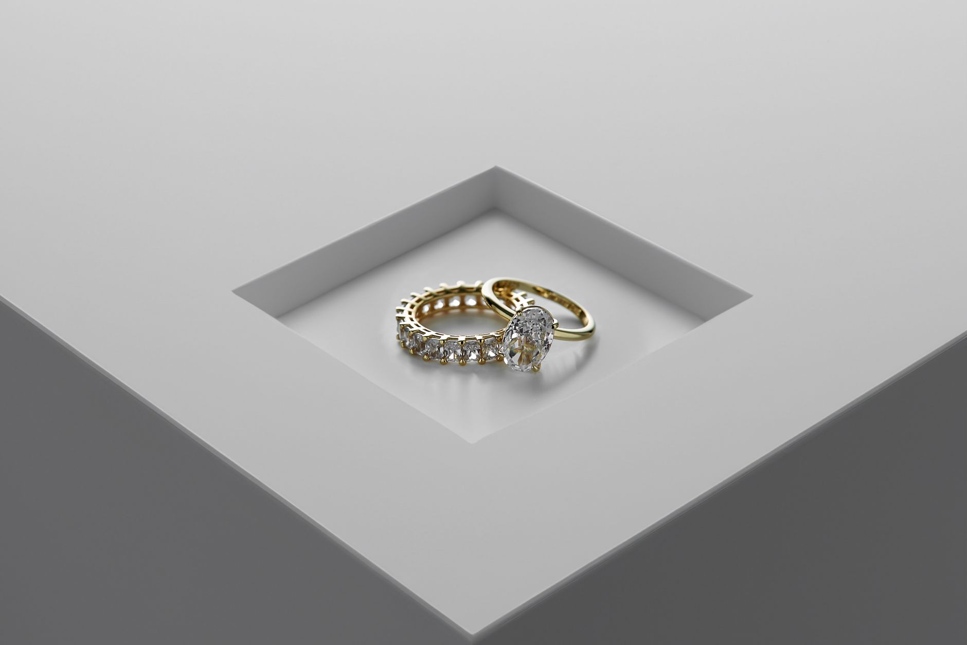 The Best Settings for Large Diamond Rings