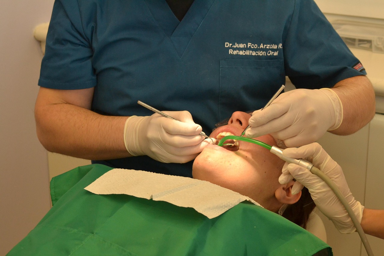 4 Signs That You Need To Visit The Dentist