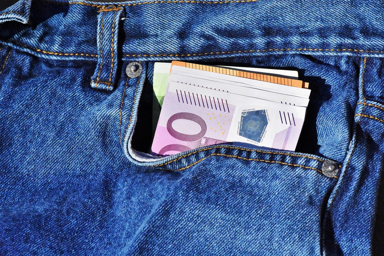 e-Pocket: favorable conditions for transferring money abroad