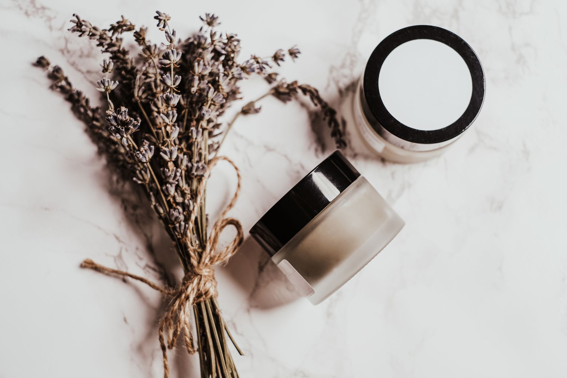 Why are dark violet cosmetic jars better than others?