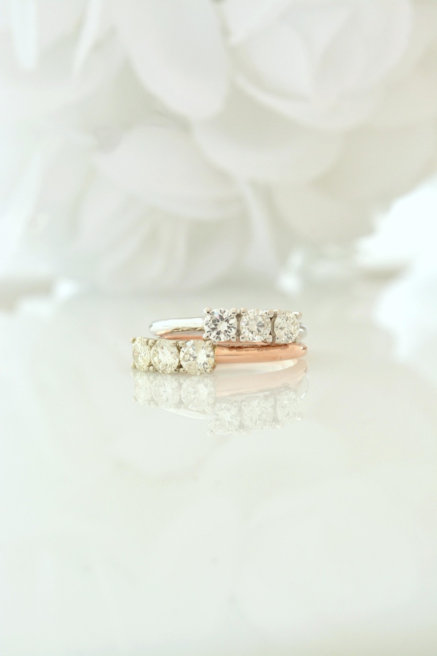 How big should the lab diamond stone in my engagement ring be