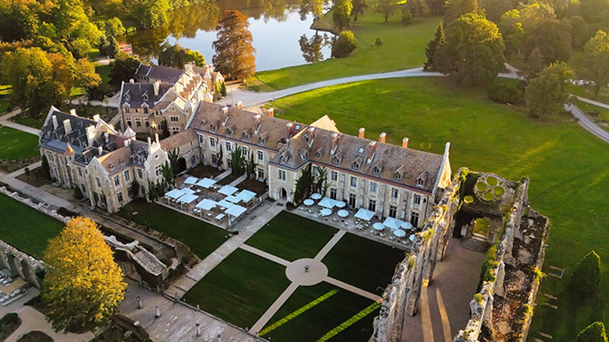 Luxury Hotel Offers Unparalleled Experience for Travelers - luxury hotel