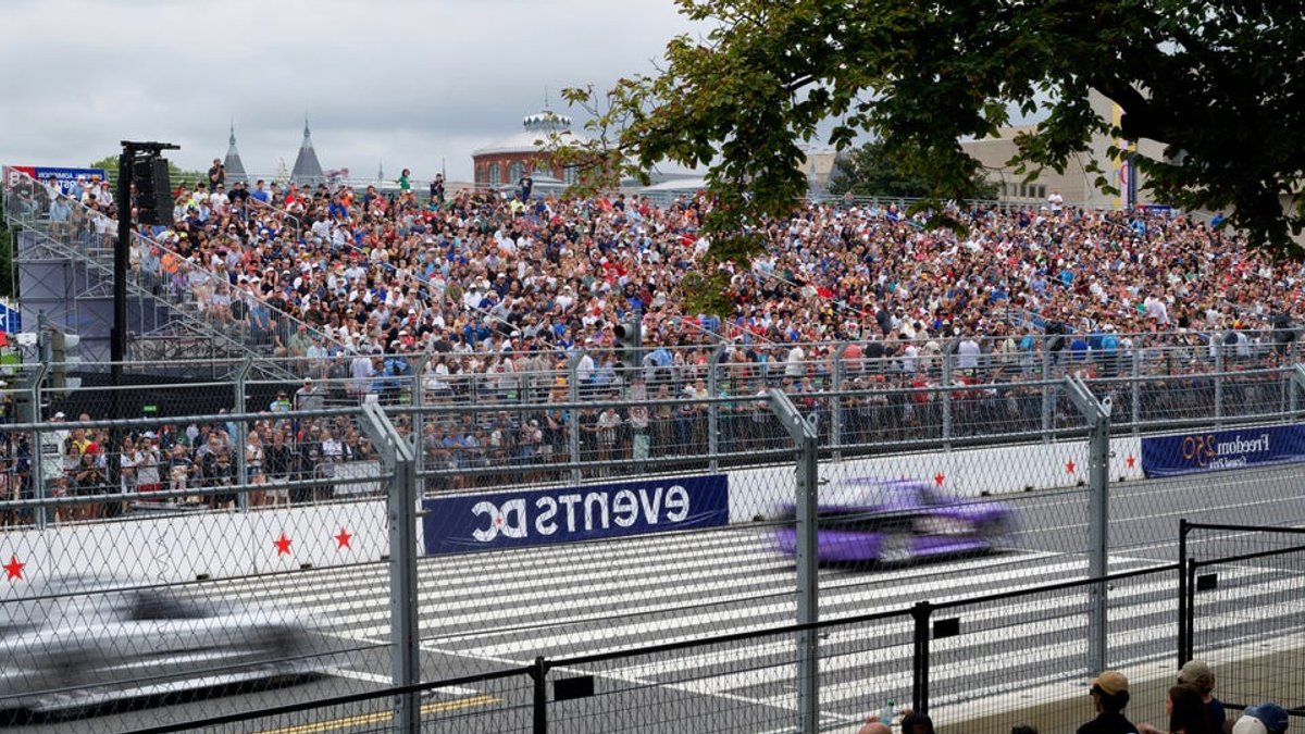 Jeff Gordon sweeps historic IROC races in DC - jeff gordon iroc