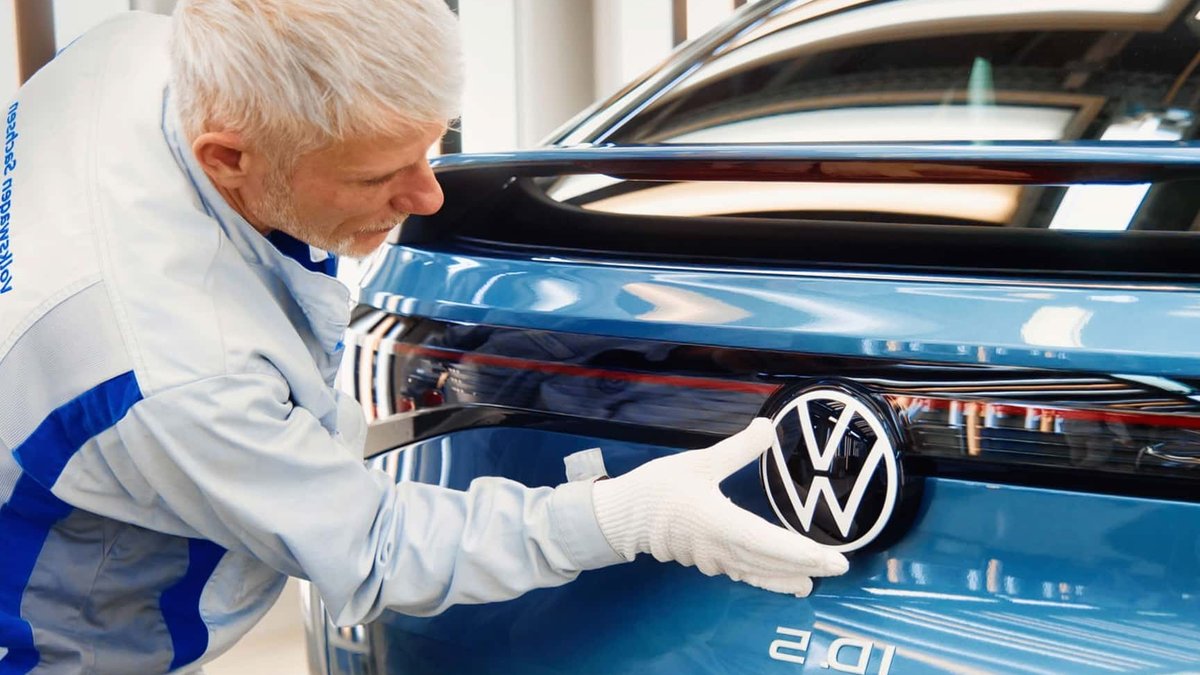 VW chief warns staff of dire crisis - vw crisis