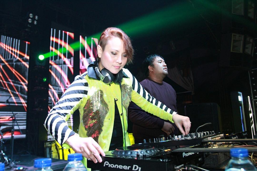 5 DJ Terbaik Di Indonesia Yang Paling Keren