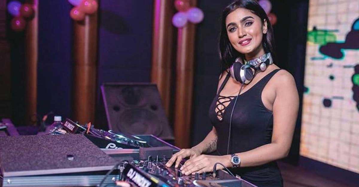 DJ Varra Selvarra Bertalenta Dan Cantik Mempesona