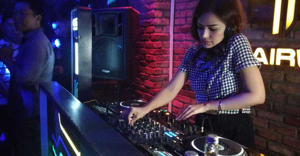 DJ Yasmin, Dara Manis Yang Jago Mengolah Musik Disko