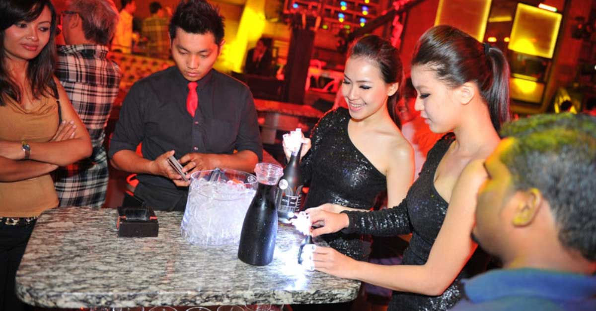 Tips Hemat Saat Berkencan Di Club Malam