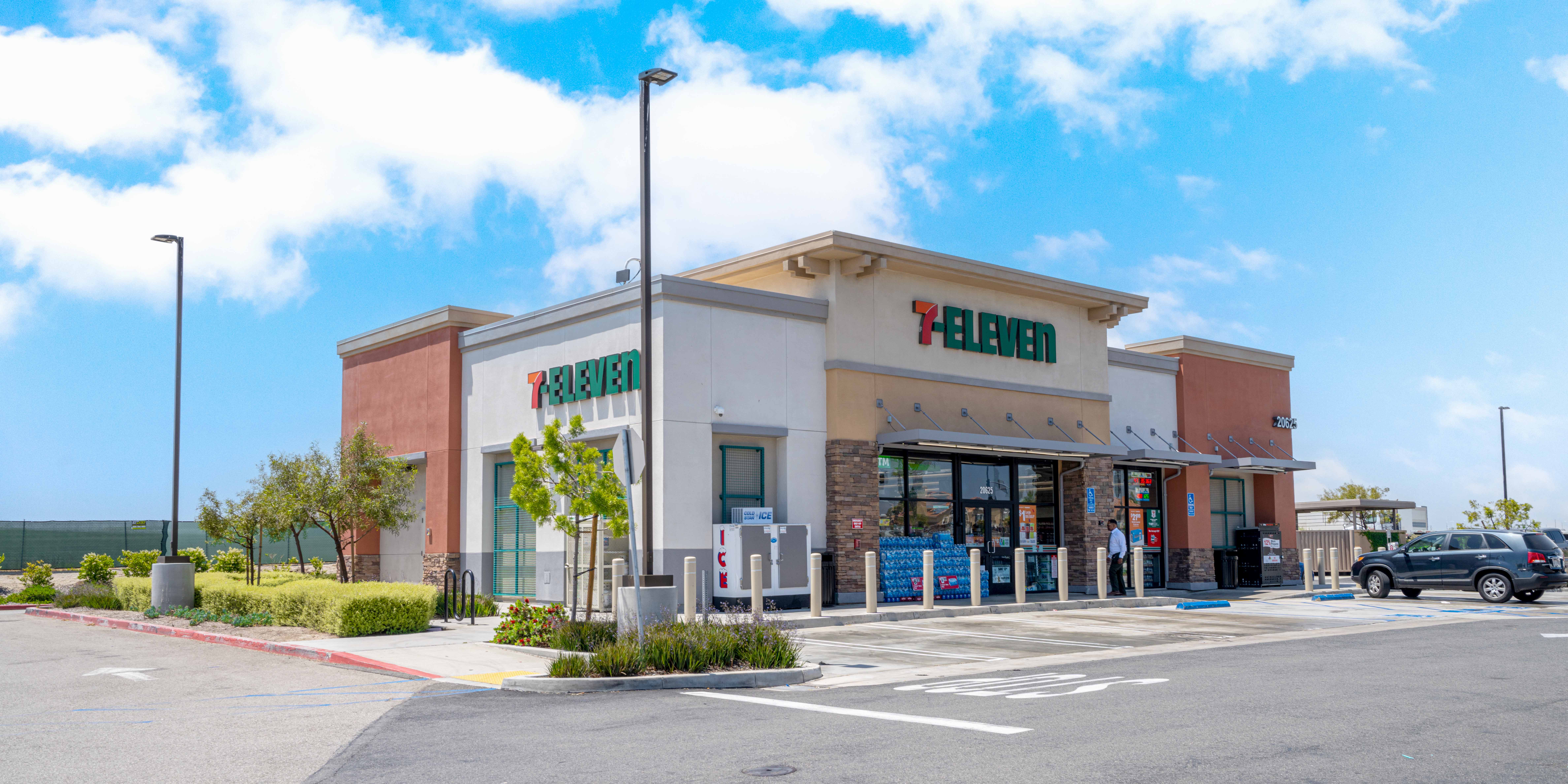 w (7-11) TCM, Riverside.jpg