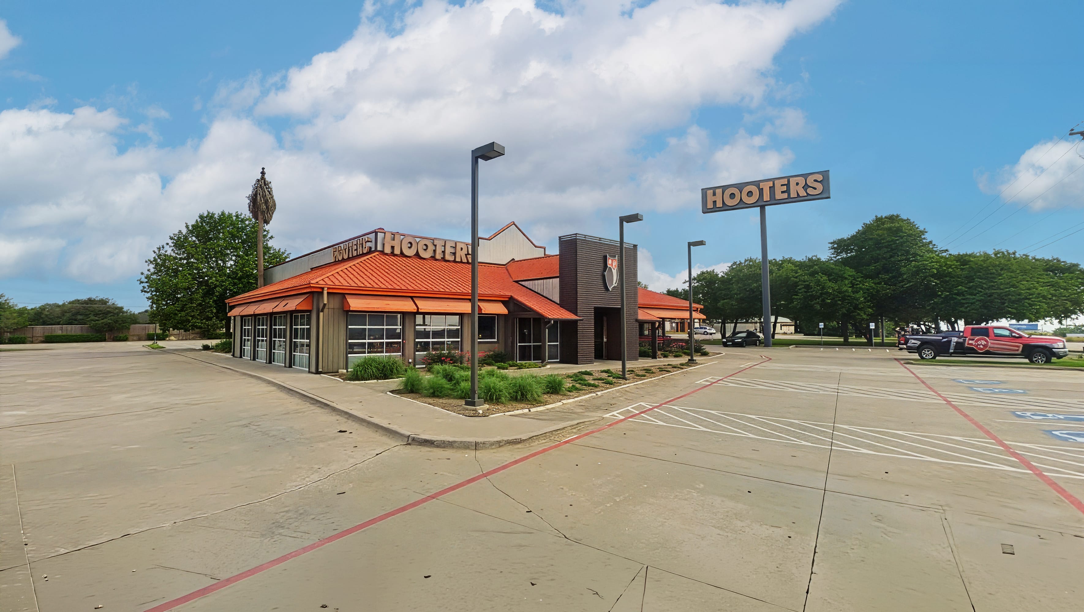 3921 JAckKultgen Fwy WacoTX Hooters.png
