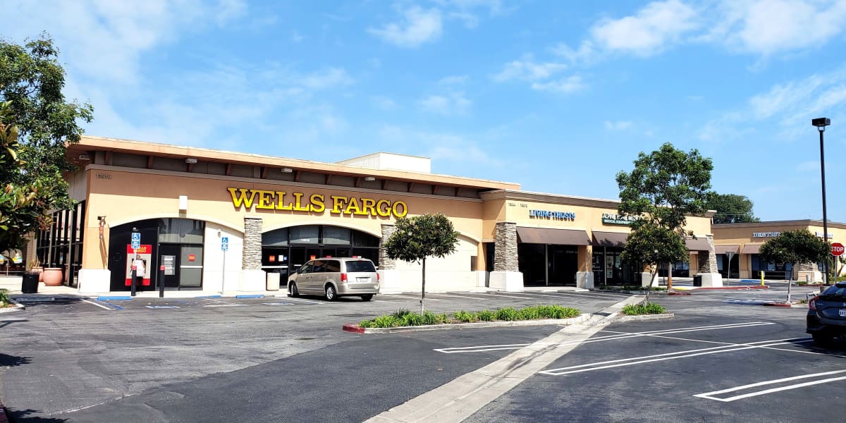 EndCap at Seal Beach Village Retail for lease in Seal Beach