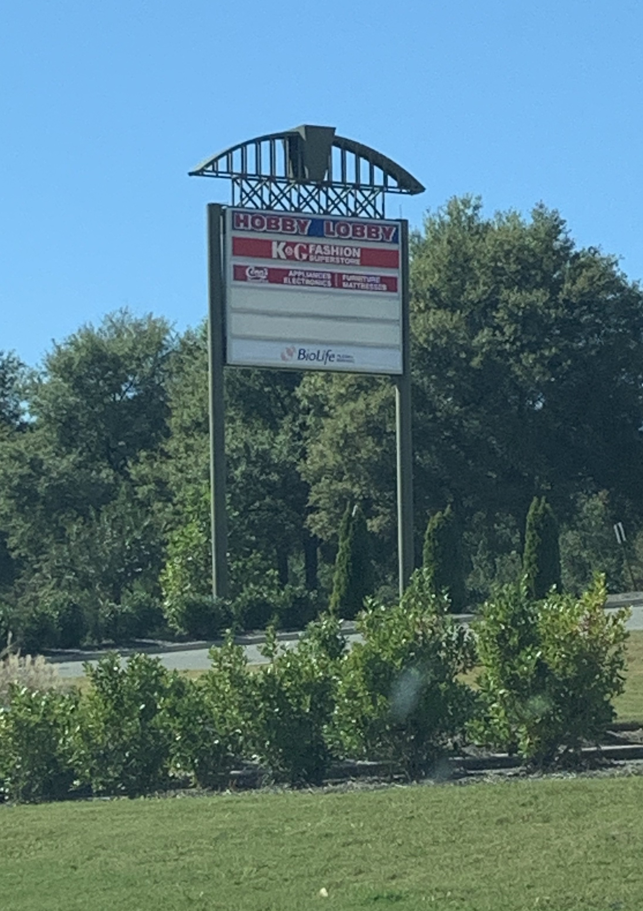 Wildwood Centre - Pylon Signage