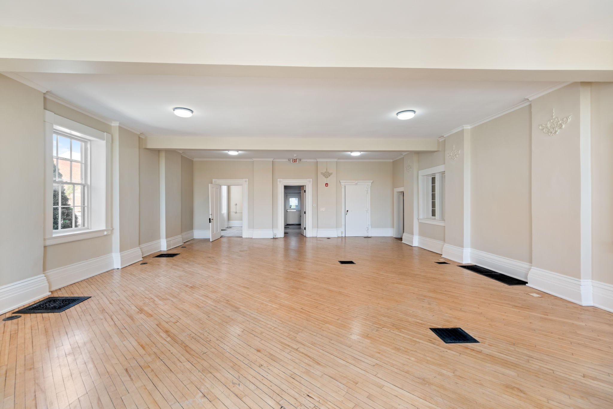 203 E Main St-11.jpg