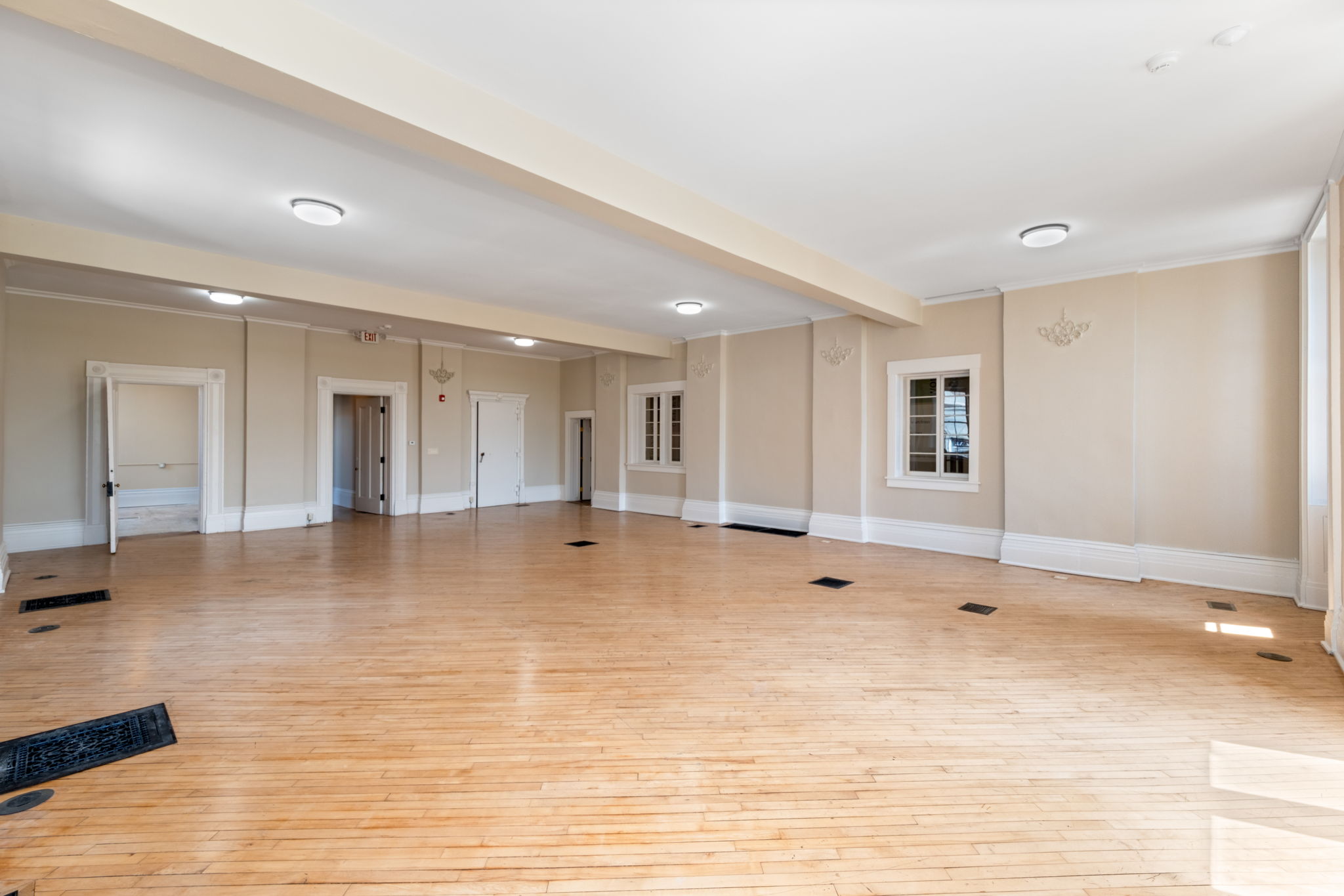 203 E Main St-15.jpg