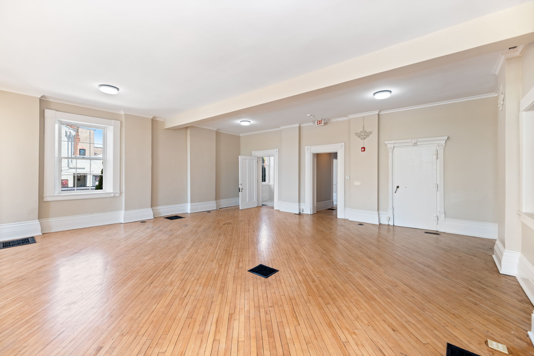 203 E Main St-17.jpg