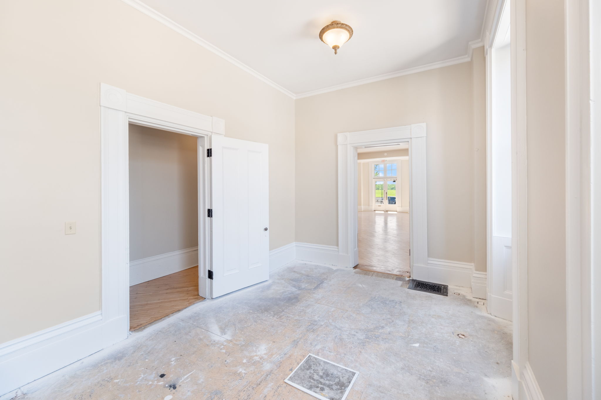 203 E Main St-22.jpg