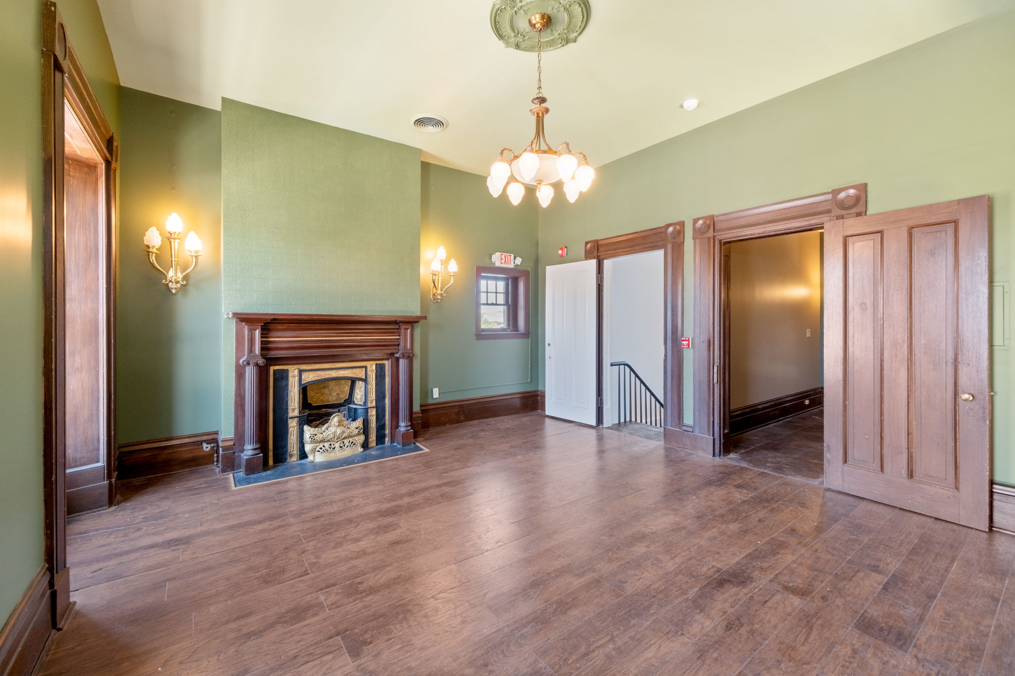 203 E Main St-25.jpg