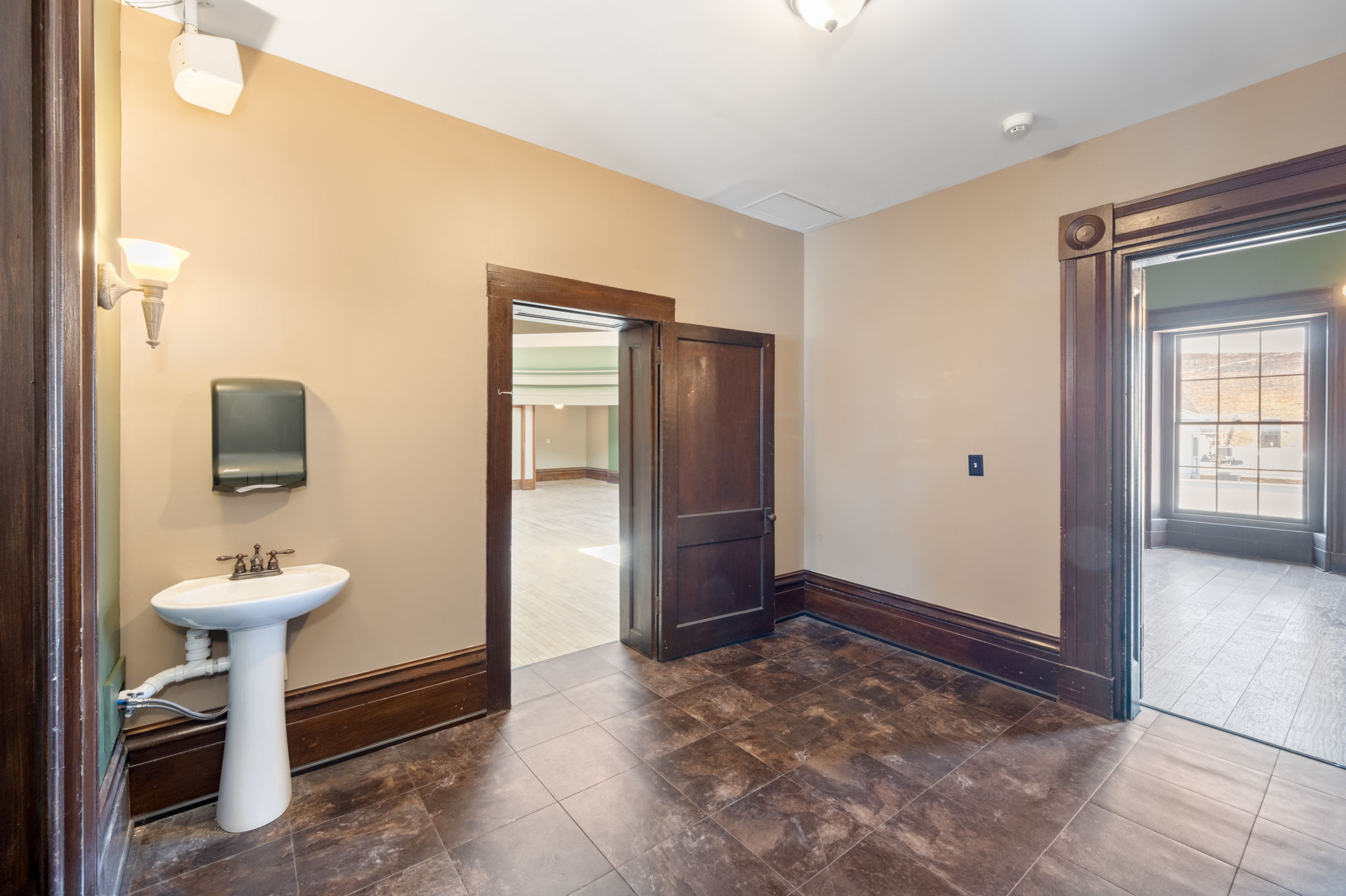 203 E Main St-28.jpg