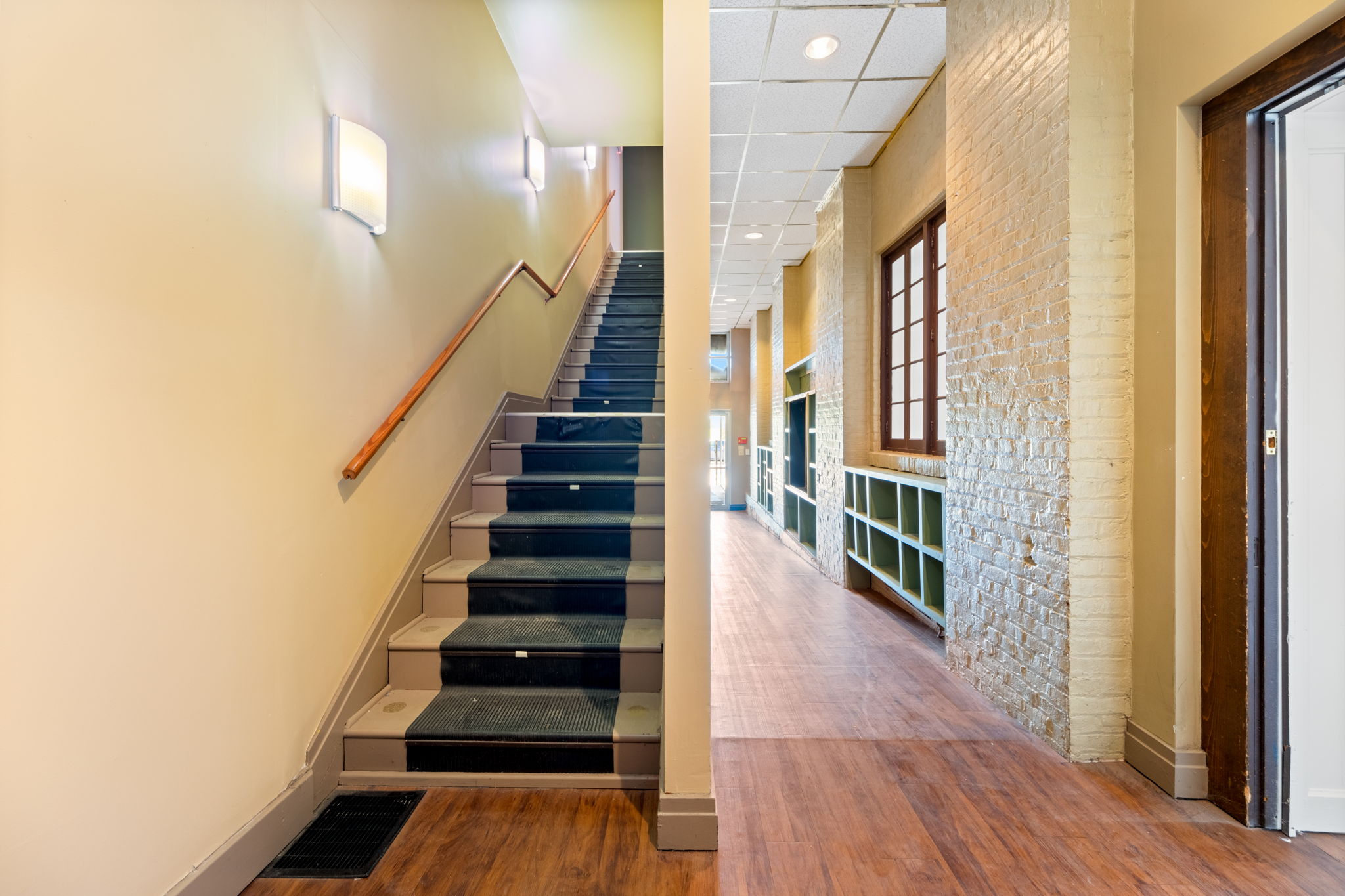 203 E Main St-37.jpg