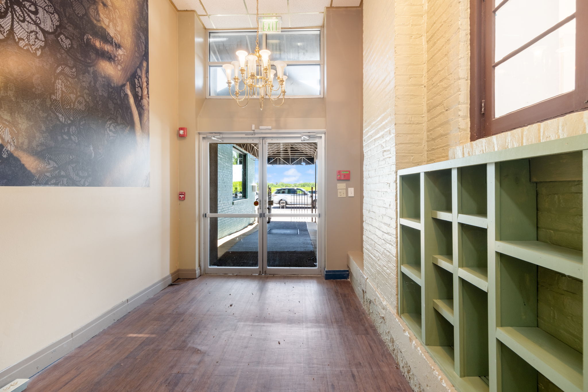 203 E Main St-39.jpg