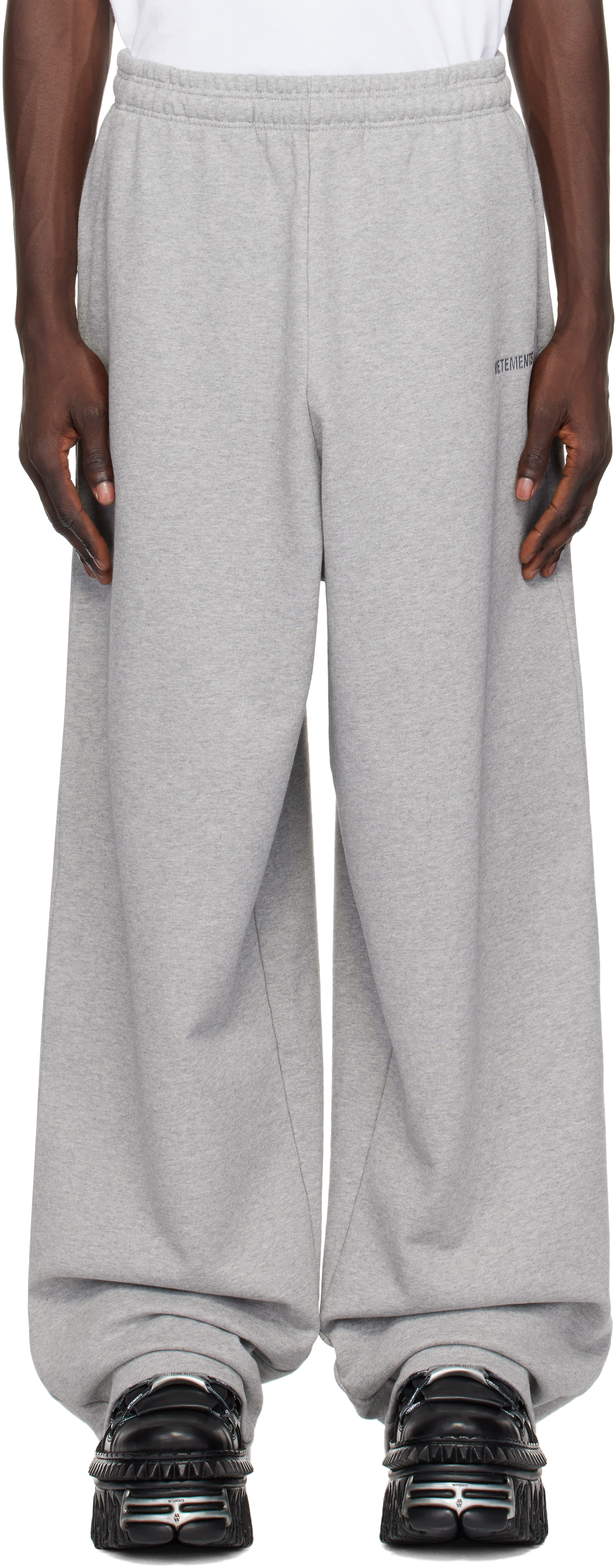 【VETEMENTS】Sweat VETEMENTS - Online Cut-Up Sweatpants — SUPERMRKT