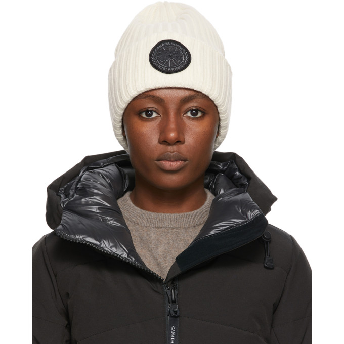 CANADA GOOSE WHITE 'BLACK LABEL' DISC RIB BEANIE