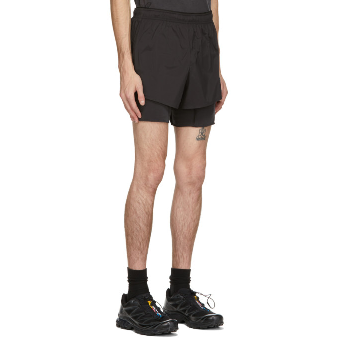SATISFY SATISFY BLACK SHORT DISTANCE 8 INCHES SHORTS
