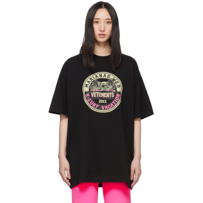Vetements T-shirts VETEMENTS BLACK SURFER LOGO T-SHIRT