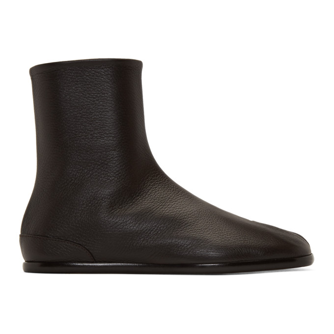MAISON MARGIELA MAISON MARGIELA BROWN FLAT TABI BOOTS