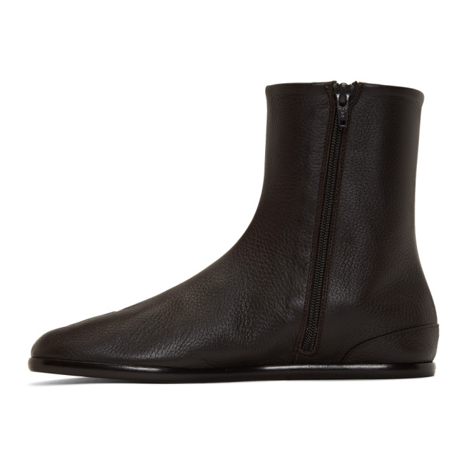 MAISON MARGIELA MAISON MARGIELA BROWN FLAT TABI BOOTS