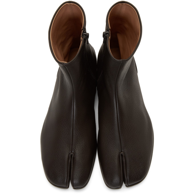 MAISON MARGIELA MAISON MARGIELA BROWN FLAT TABI BOOTS
