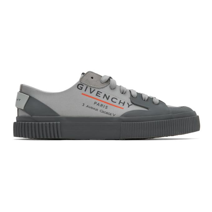 light grey tennis shoes