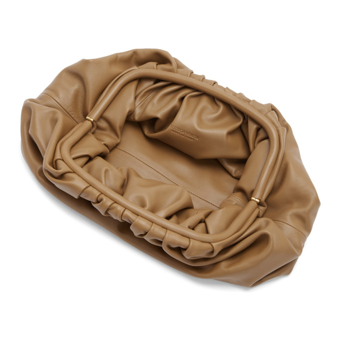 BOTTEGA VENETA BOTTEGA VENETA TAN THE POUCH CLUTCH