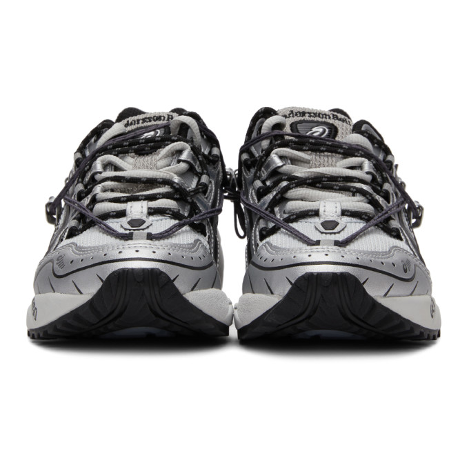 灰色 & 银色 Asics 联名 Gel-1090 运动鞋展示图