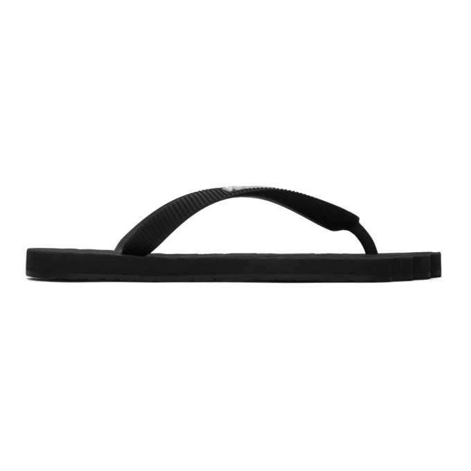サンダル Vetements Black rubber slippers Vetements Logo-embellished Rubber Flip Flops In Black | ModeSens
