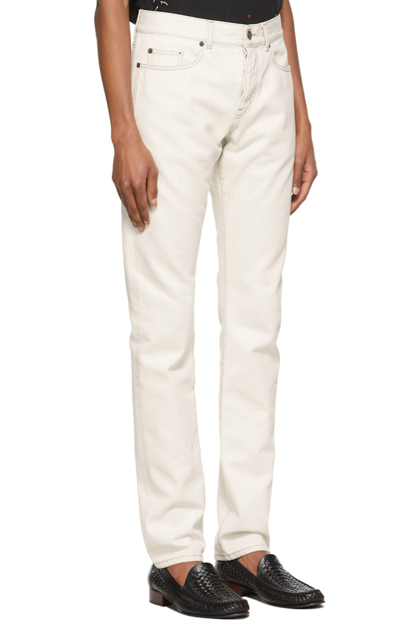 Slim-fit non-stretch denim jeans in off-white. Mid-rise. Five-pocket styling. Belt loops at waistband. Leather logo patch in black at back pocket. Button-fly. Antiqued bronze-tone hardware. Contrast stitching in tan.


Supplier color: Grey/Off-white
