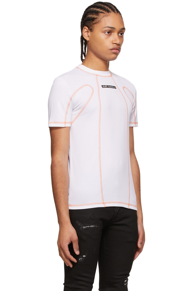 Polyester piqué t-shirt.

· Crewneck
· Rubberized logo patch at chest
· Contrast overlock stitching throughout

Supplier color: Optical white