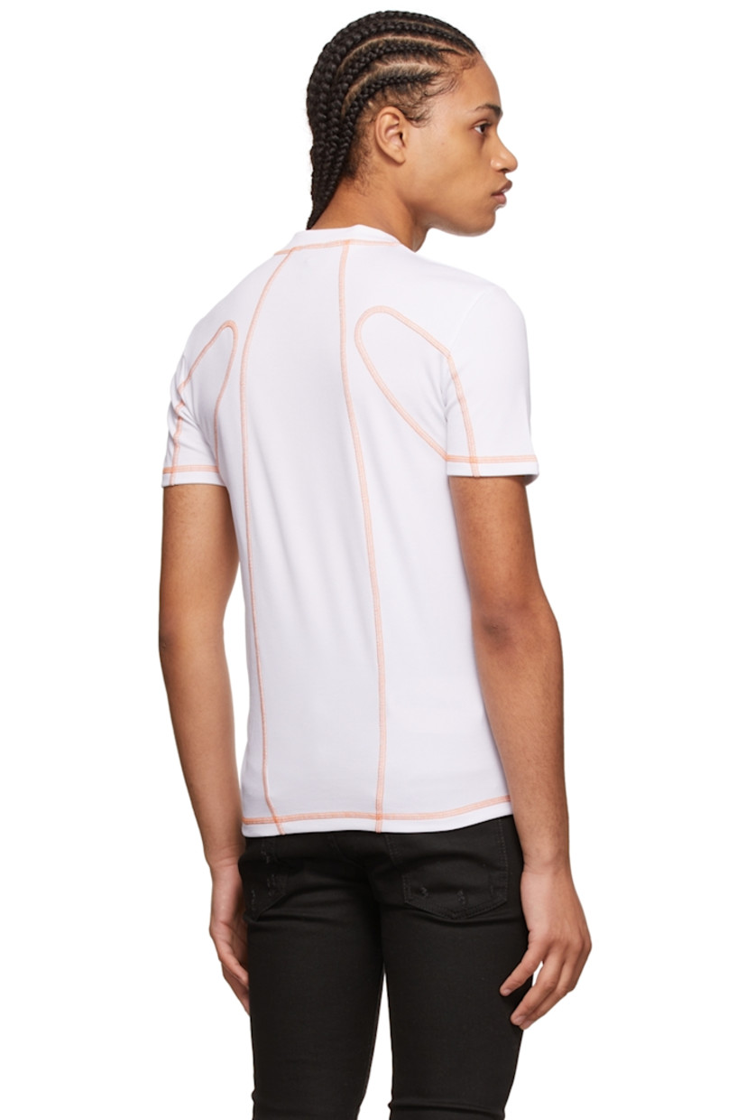 Polyester piqué t-shirt.

· Crewneck
· Rubberized logo patch at chest
· Contrast overlock stitching throughout

Supplier color: Optical white