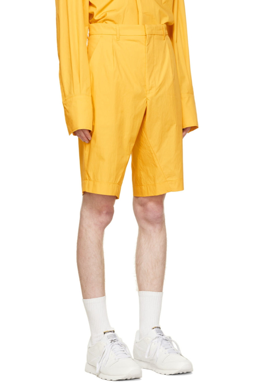 Cotton poplin shorts.

· Belt loops
· Zip-fly
· Twisted inseam
· Three-pocket styling

Supplier color:	Yellow