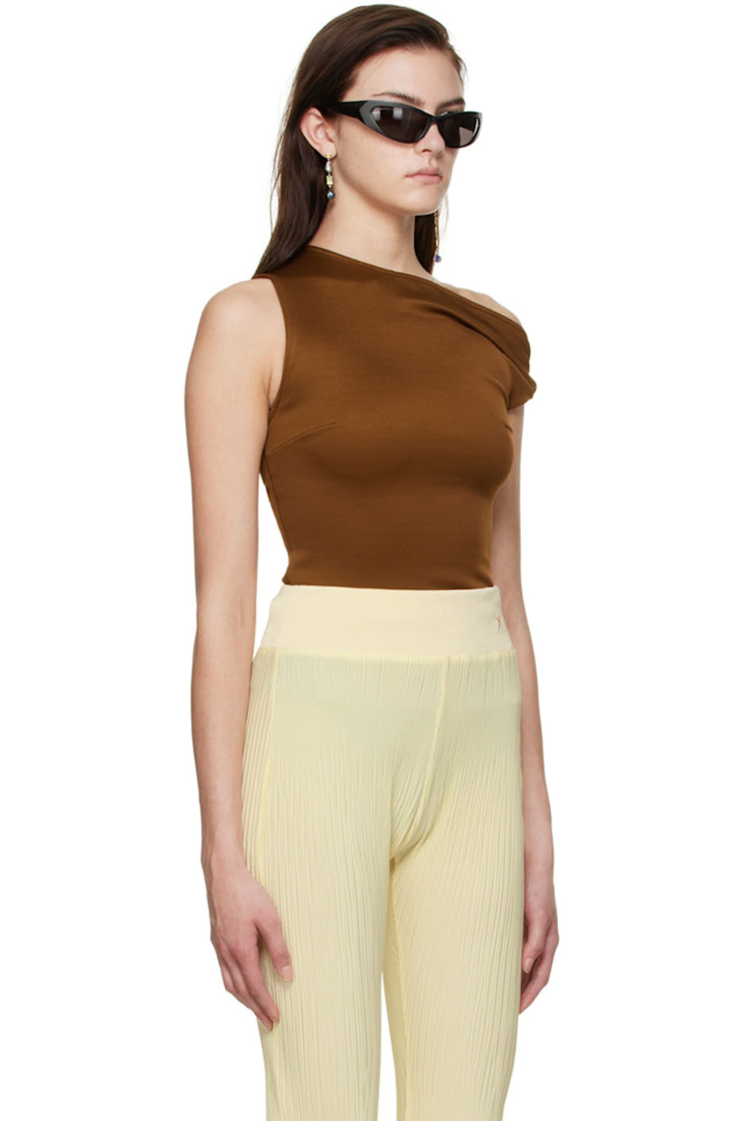 Stretch viscose and nylon-blend jersey T-shirt. Asymmetric construction.

· Modified boatneck
· Twisted detailing at sleeve
· Concealed zip closure at side-seam

Supplier color: Chestnut