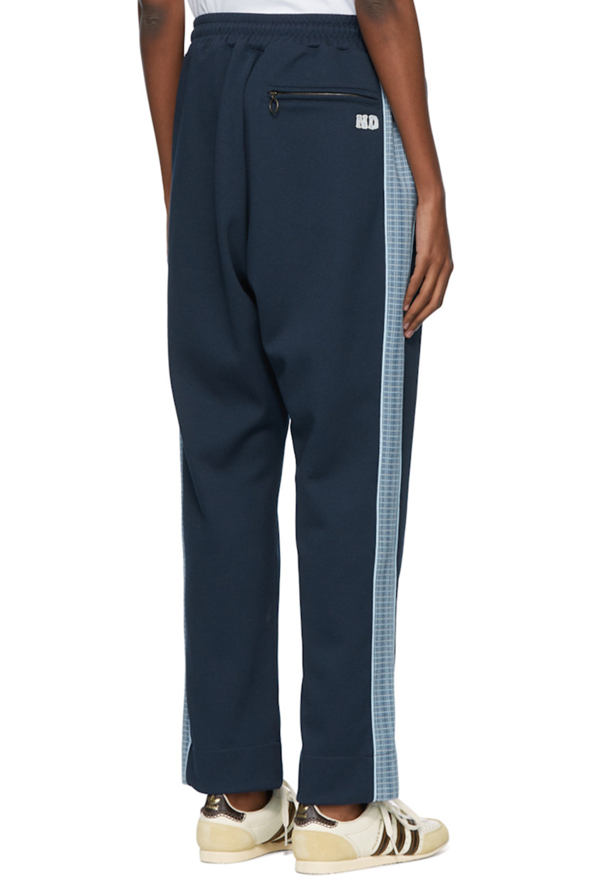 Cotton-blend jersey lounge pants.

· Drawstring at elasticized waistband
· Piping at front 
· Knit trim at sides
· Logo embroidered at back pocket
· Three-pocket styling

Supplier color: Navy