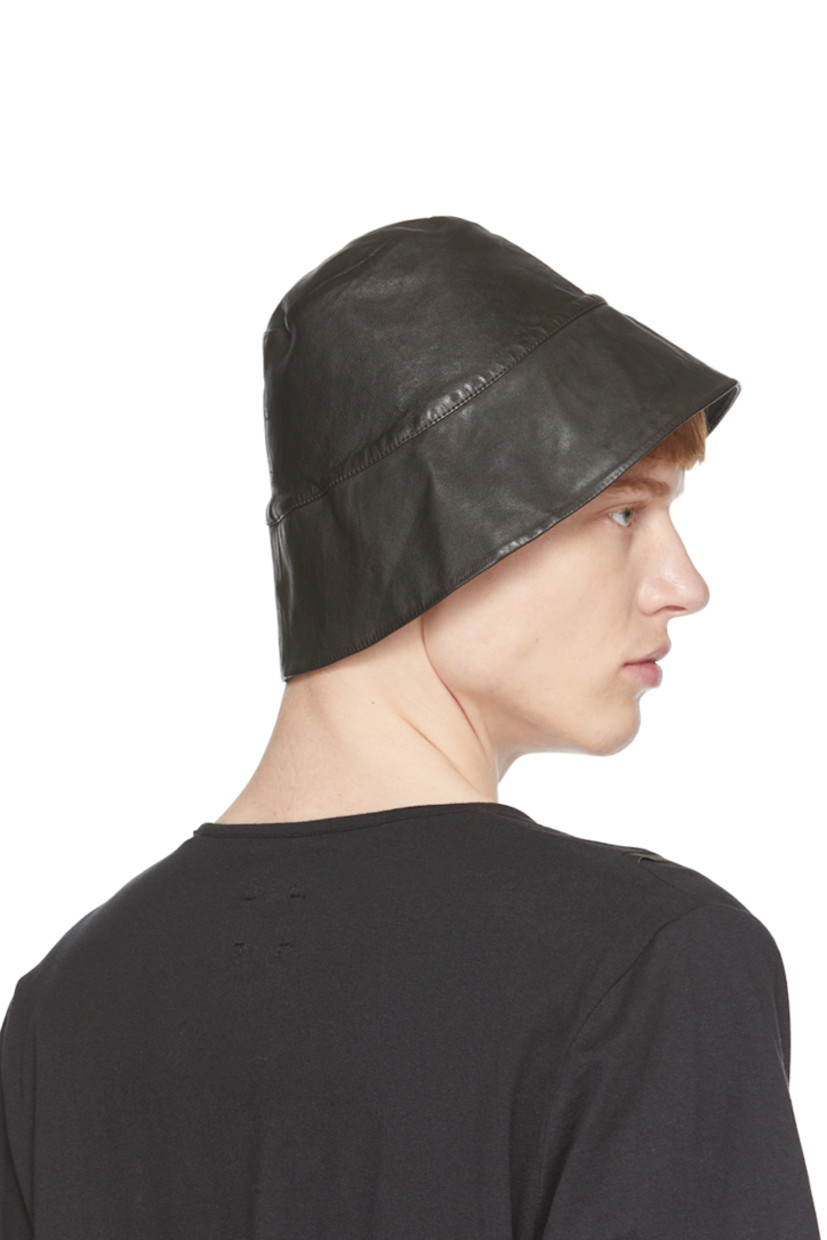 Buffed leather bucket hat in green.

Supplier color: Calone