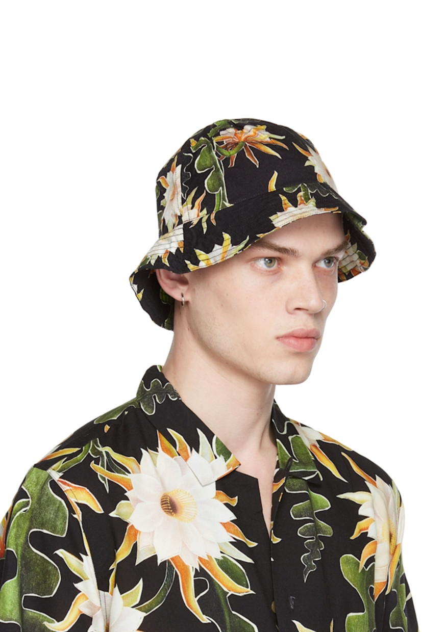 Tencel and viscose-blend twill bucket hat in black featuring graphic pattern printed in multicolor.

· Quilted brim
· Full plain-woven lining in beige

Supplier color: Black
