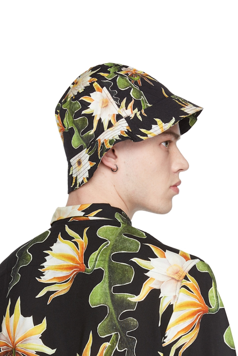 Tencel and viscose-blend twill bucket hat in black featuring graphic pattern printed in multicolor.

· Quilted brim
· Full plain-woven lining in beige

Supplier color: Black